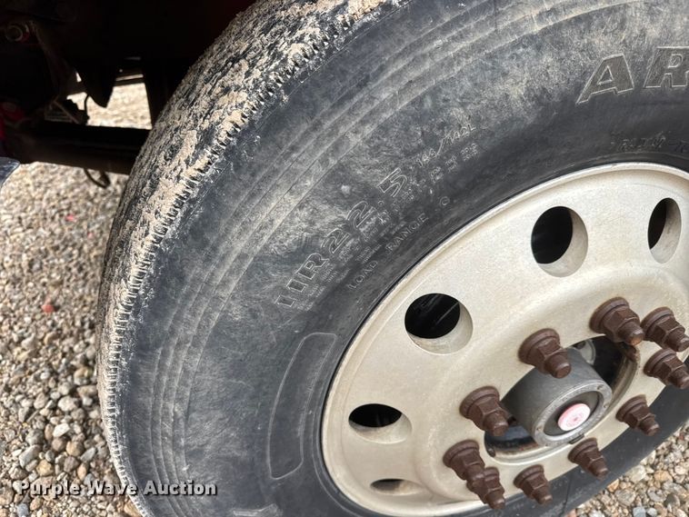 image for item ET1653 1999 International 9200 fertilizer delivery truck