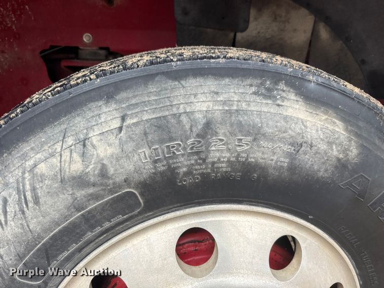 image for item ET1653 1999 International 9200 fertilizer delivery truck