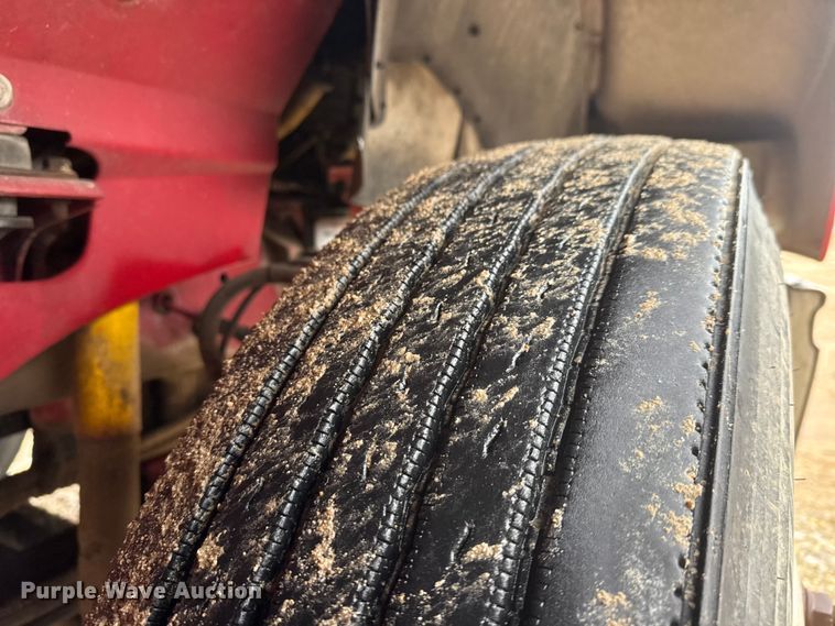 image for item ET1653 1999 International 9200 fertilizer delivery truck