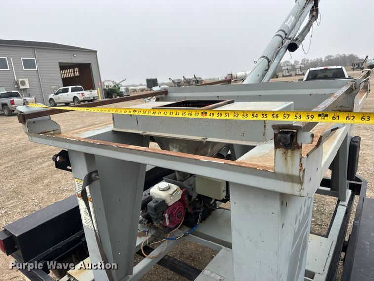 image for item ET1654 2013 Crustbuster Speed King Inc. Tote G R 90907700 seed tender