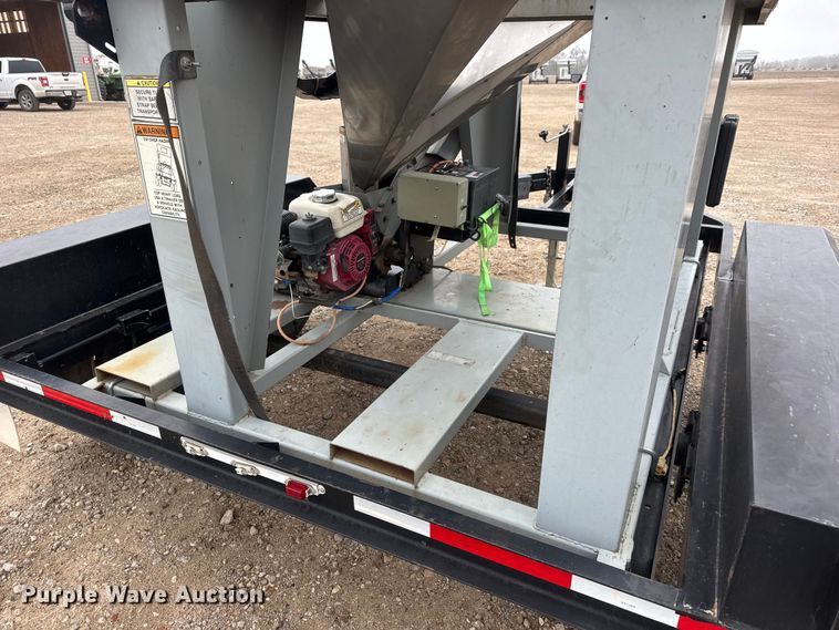 image for item ET1654 2013 Crustbuster Speed King Inc. Tote G R 90907700 seed tender