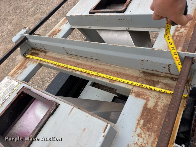 image for item ET1654 2013 Crustbuster Speed King Inc. Tote G R 90907700 seed tender