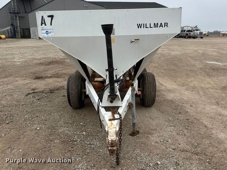 image for item ET1656 Willmar Super 500 Narrow Track spreader