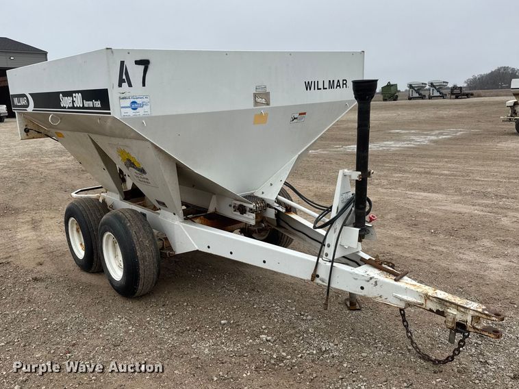 image for item ET1656 Willmar Super 500 Narrow Track spreader