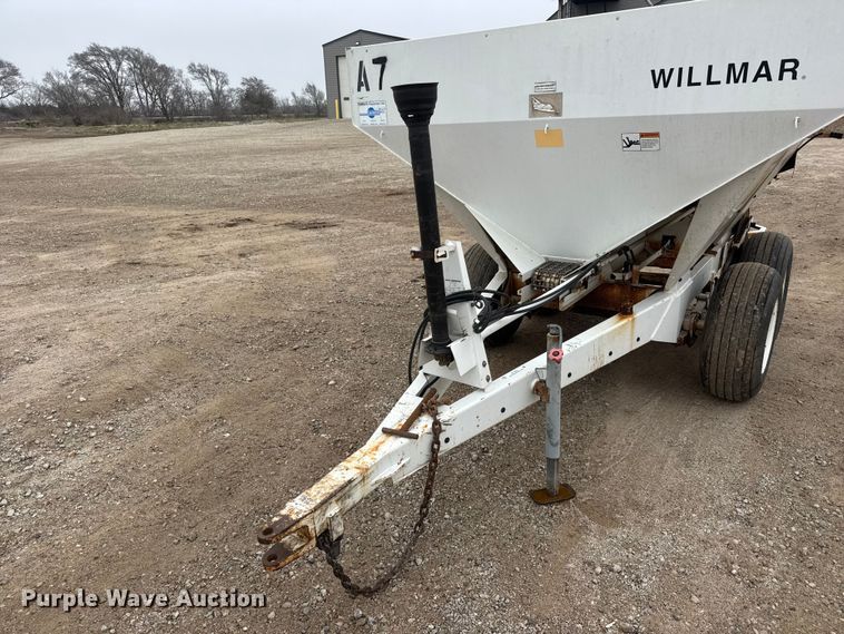 image for item ET1656 Willmar Super 500 Narrow Track spreader