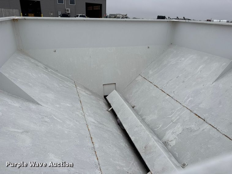 image for item ET1656 Willmar Super 500 Narrow Track spreader