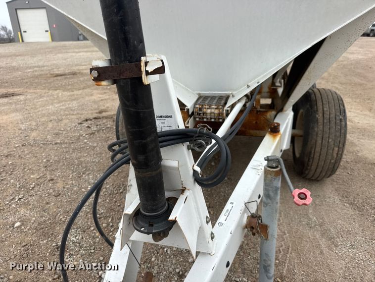 image for item ET1656 Willmar Super 500 Narrow Track spreader