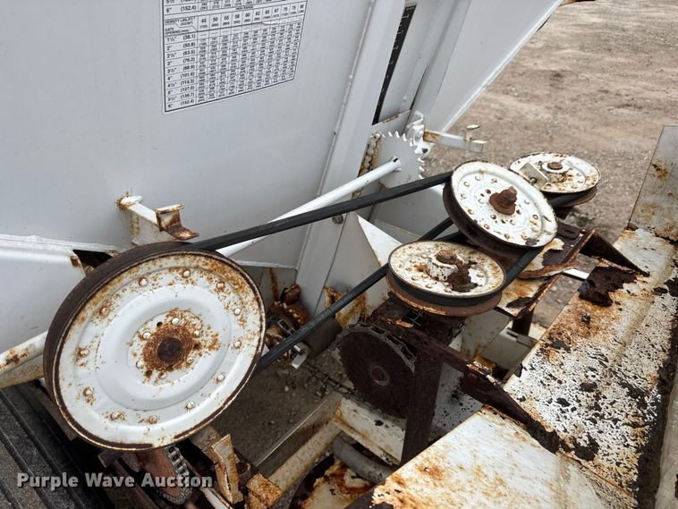 image for item ET1656 Willmar Super 500 Narrow Track spreader