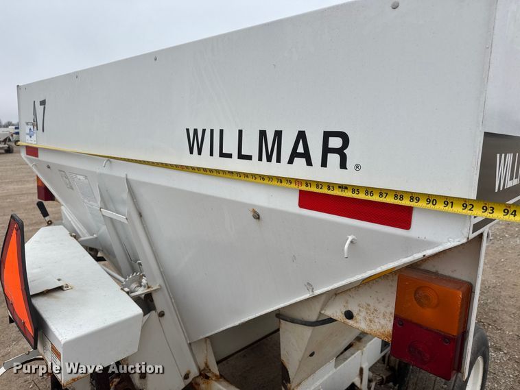image for item ET1656 Willmar Super 500 Narrow Track spreader