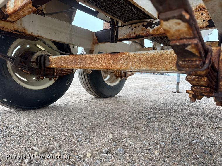 image for item ET1656 Willmar Super 500 Narrow Track spreader