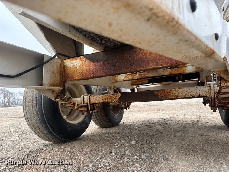 image for item ET1656 Willmar Super 500 Narrow Track spreader