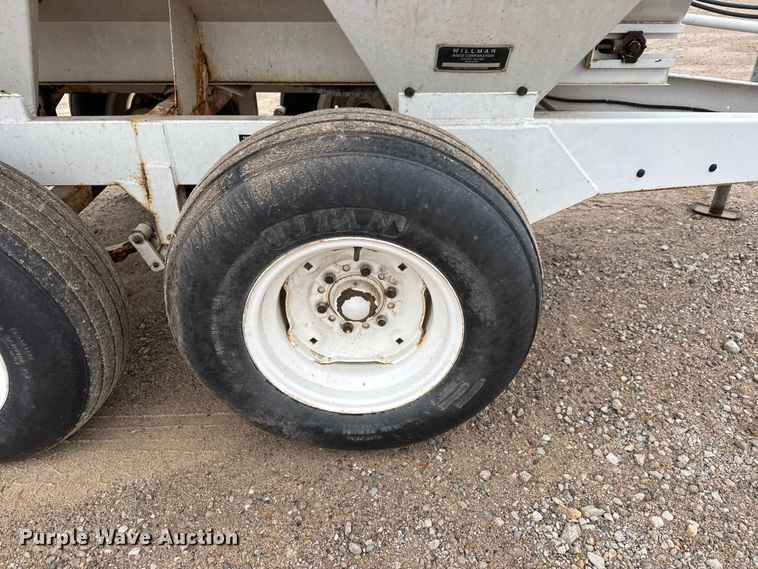 image for item ET1656 Willmar Super 500 Narrow Track spreader