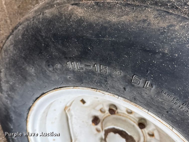 image for item ET1656 Willmar Super 500 Narrow Track spreader