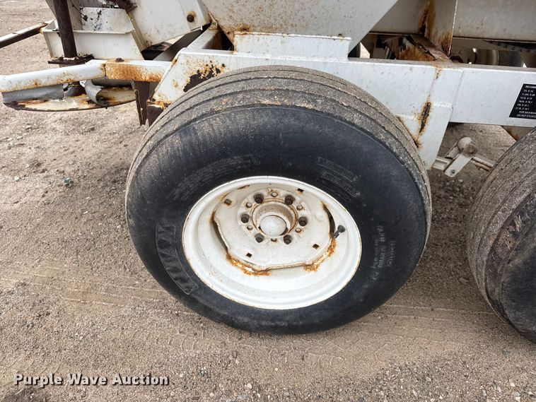 image for item ET1656 Willmar Super 500 Narrow Track spreader