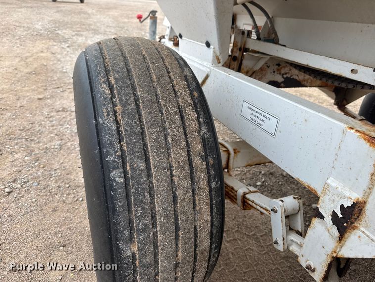 image for item ET1656 Willmar Super 500 Narrow Track spreader