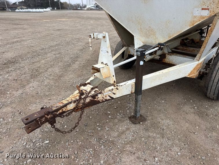 image for item ET1658 Willmar 500 spreader