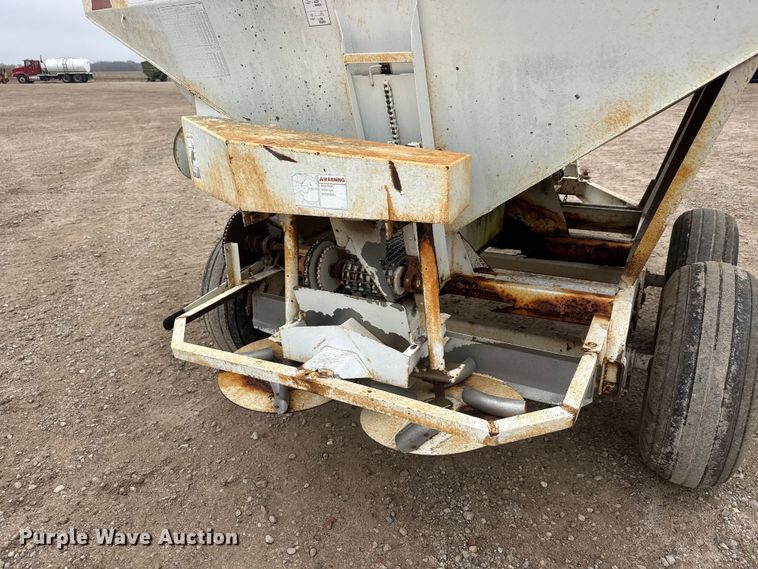 image for item ET1658 Willmar 500 spreader