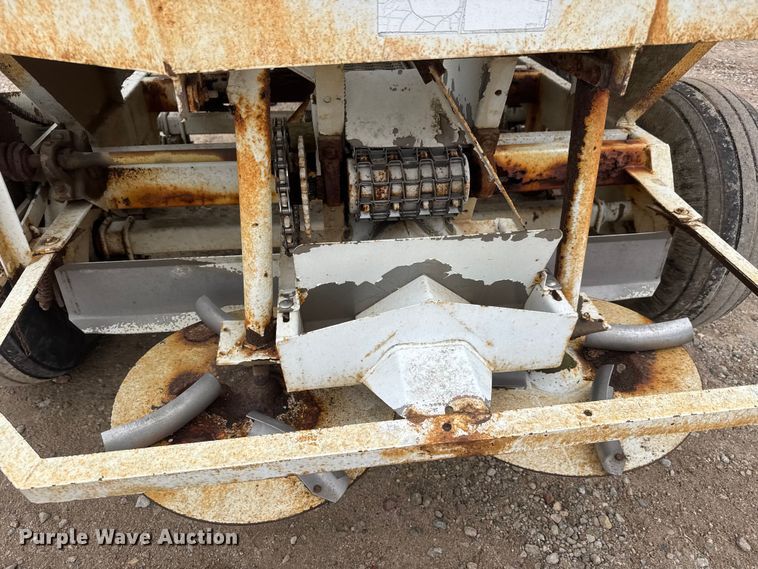image for item ET1658 Willmar 500 spreader