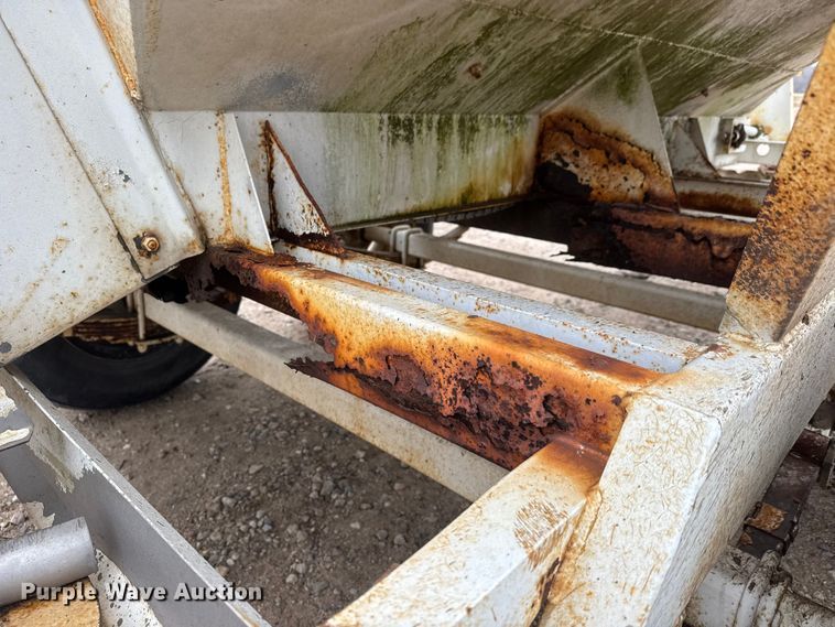 image for item ET1658 Willmar 500 spreader