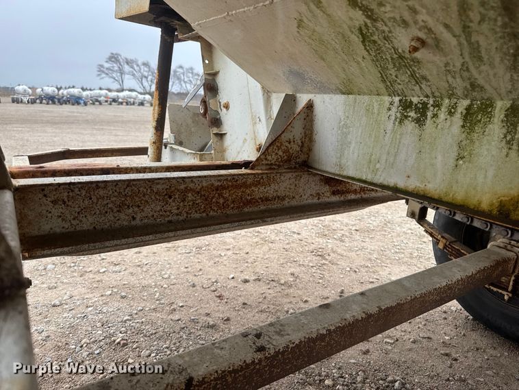 image for item ET1658 Willmar 500 spreader