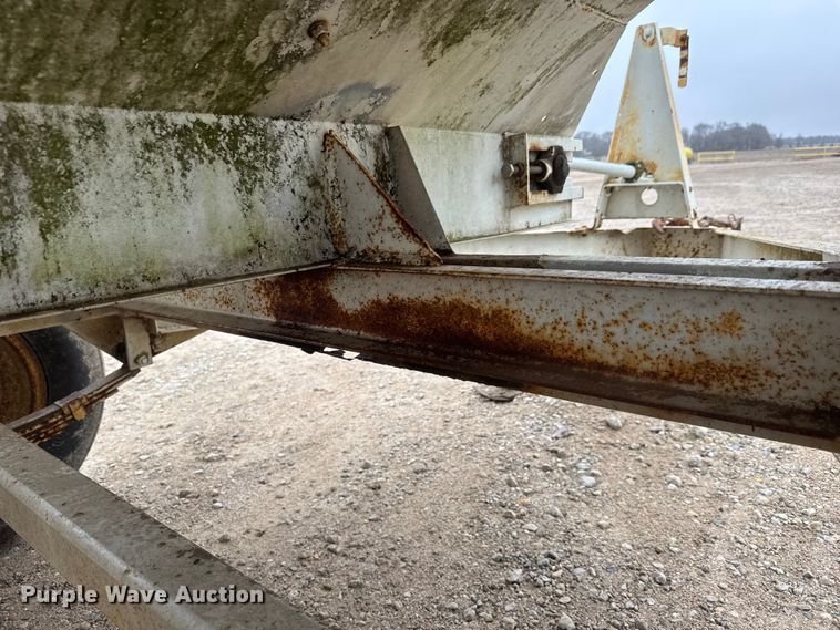 image for item ET1658 Willmar 500 spreader