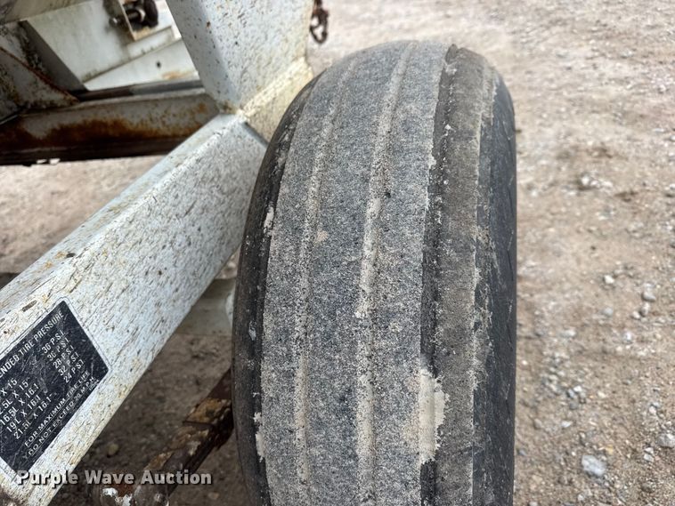 image for item ET1658 Willmar 500 spreader