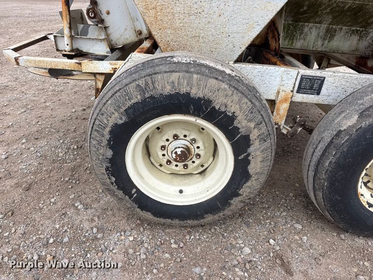 image for item ET1658 Willmar 500 spreader