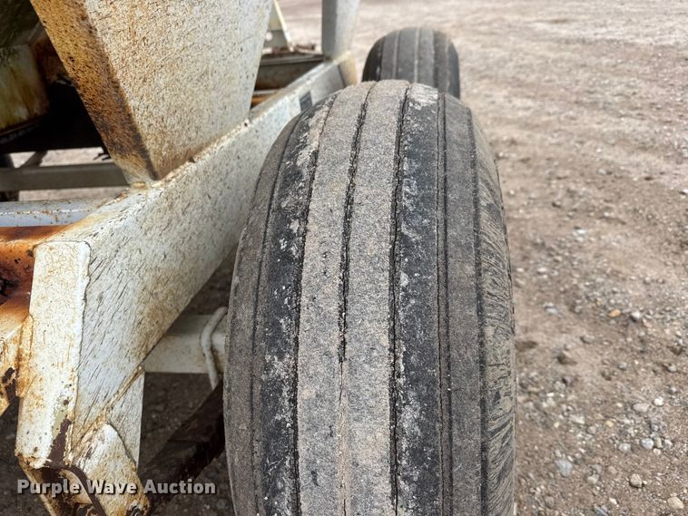 image for item ET1658 Willmar 500 spreader