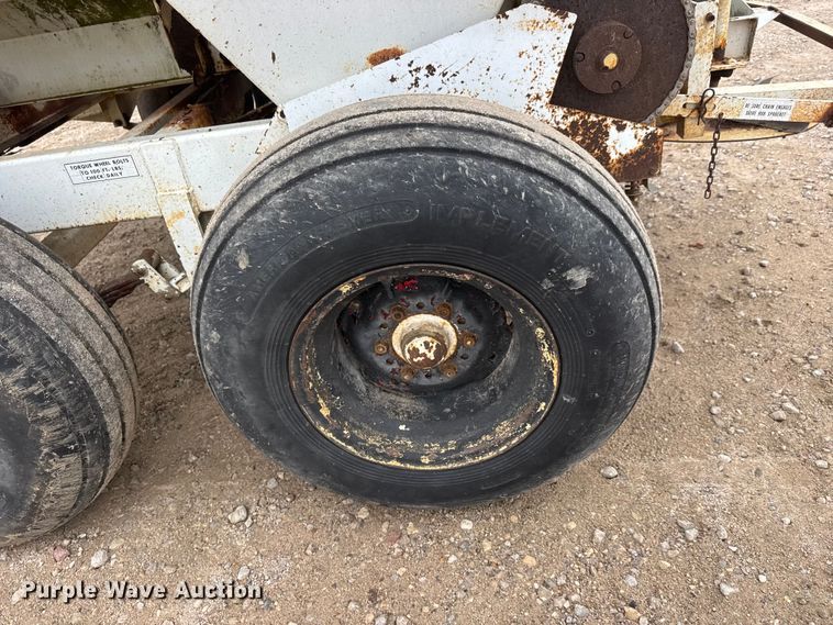 image for item ET1658 Willmar 500 spreader