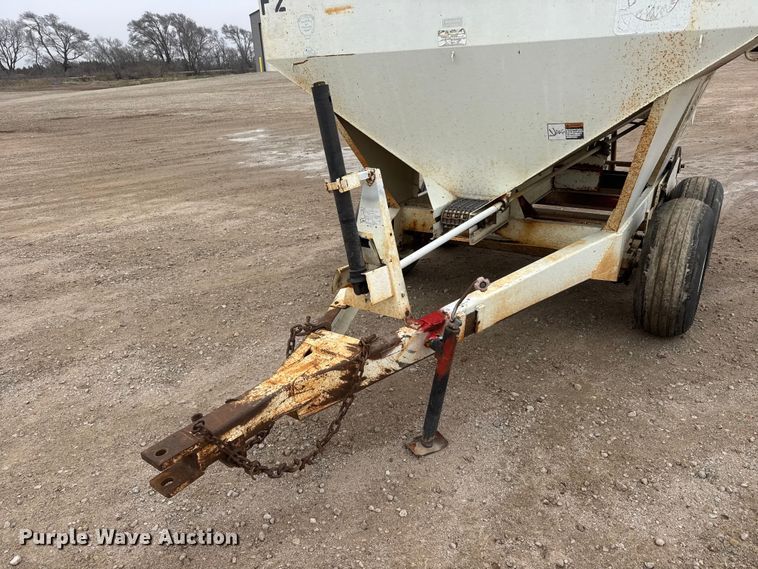 image for item ET1659 Willmar 500 spreader