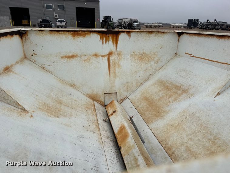 image for item ET1659 Willmar 500 spreader