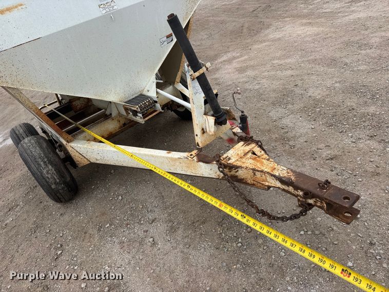 image for item ET1659 Willmar 500 spreader