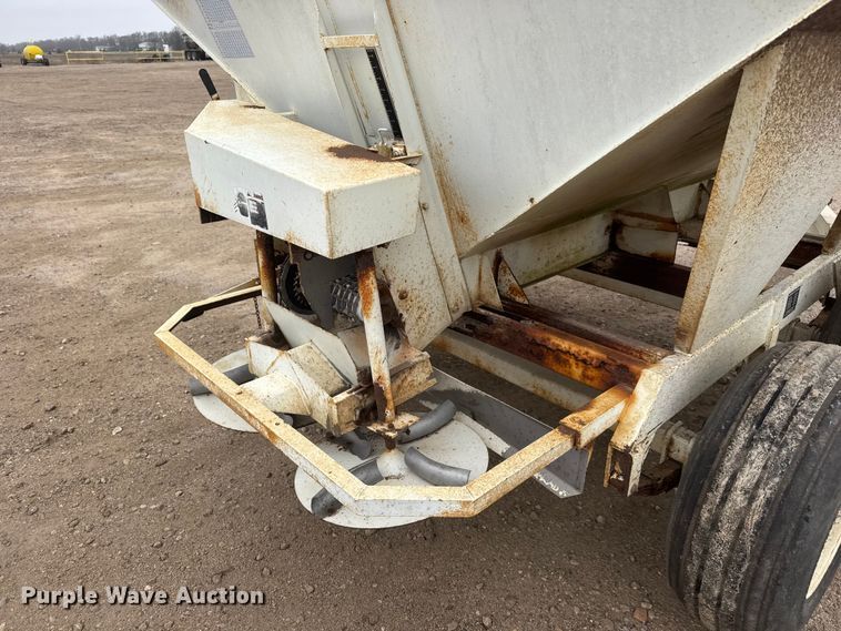 image for item ET1659 Willmar 500 spreader
