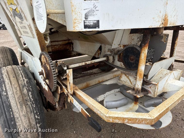 image for item ET1659 Willmar 500 spreader