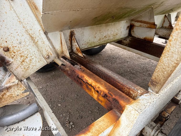 image for item ET1659 Willmar 500 spreader