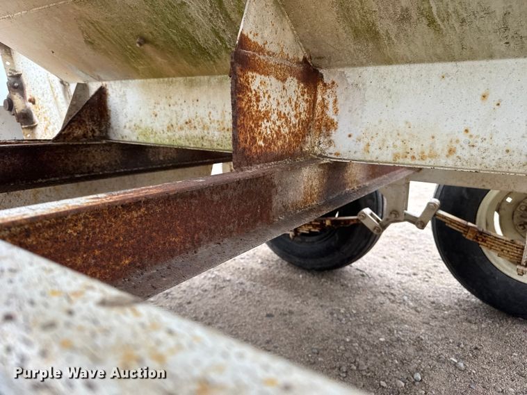 image for item ET1659 Willmar 500 spreader