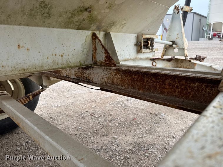 image for item ET1659 Willmar 500 spreader