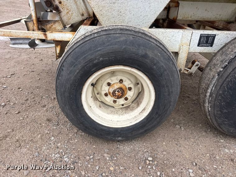 image for item ET1659 Willmar 500 spreader