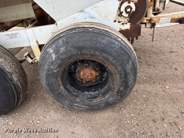 image for item ET1659 Willmar 500 spreader