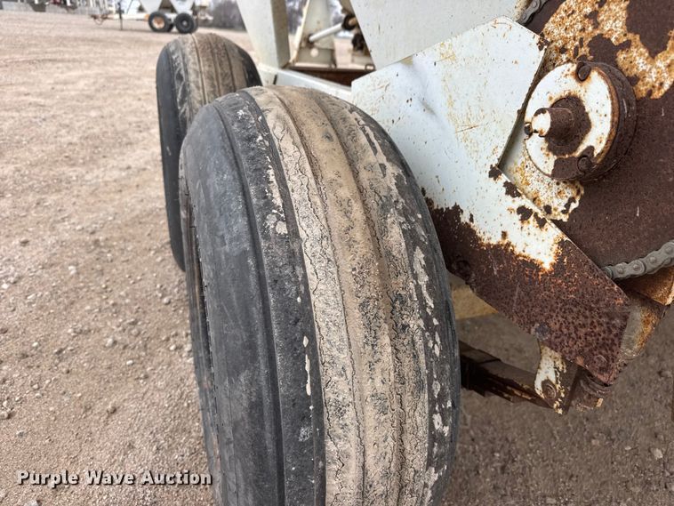 image for item ET1659 Willmar 500 spreader