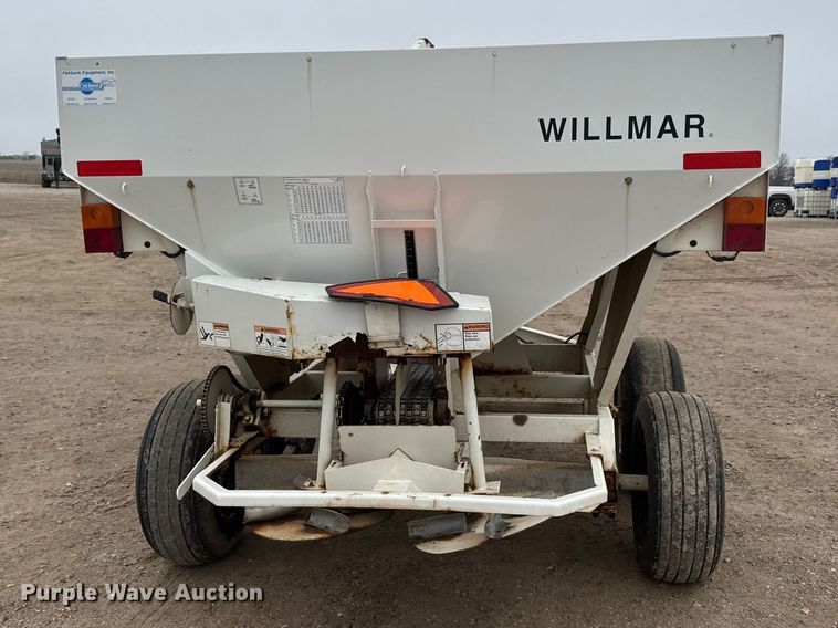 image for item ET1660 Willmar Super 500 spreader
