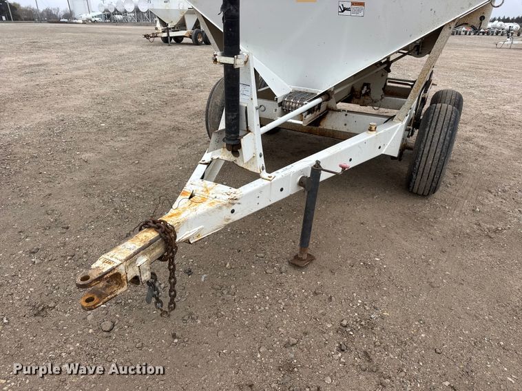 image for item ET1660 Willmar Super 500 spreader