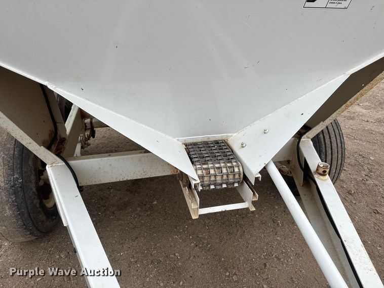 image for item ET1660 Willmar Super 500 spreader