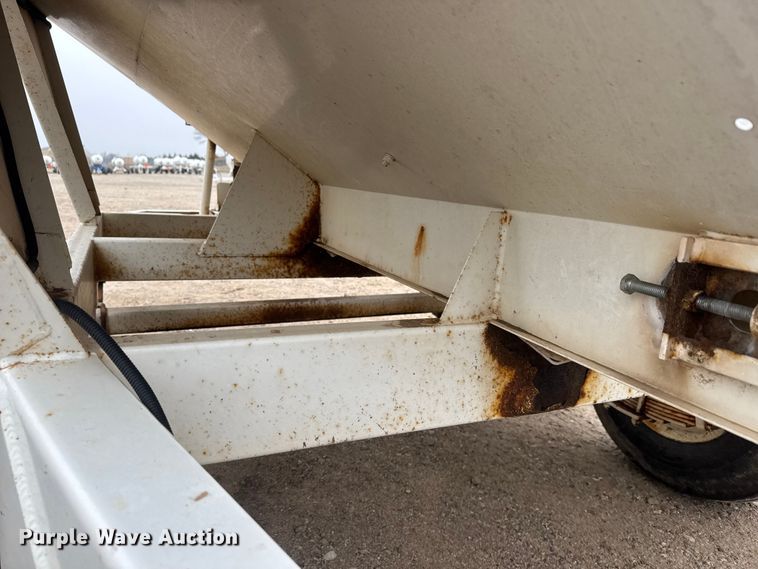 image for item ET1660 Willmar Super 500 spreader