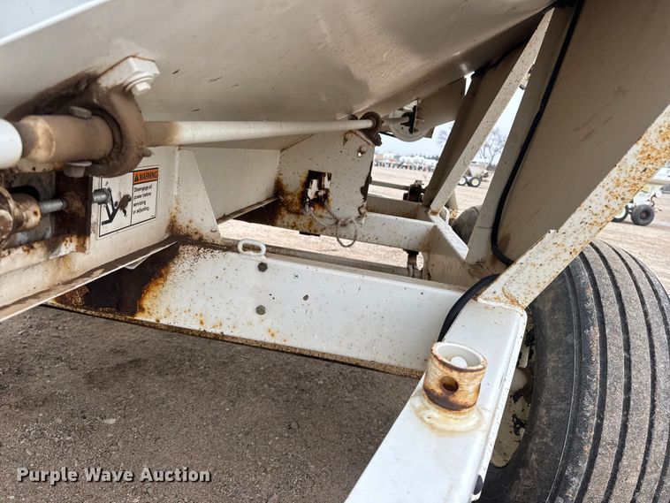 image for item ET1660 Willmar Super 500 spreader