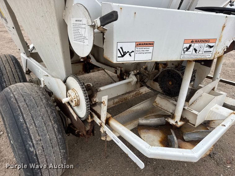 image for item ET1660 Willmar Super 500 spreader