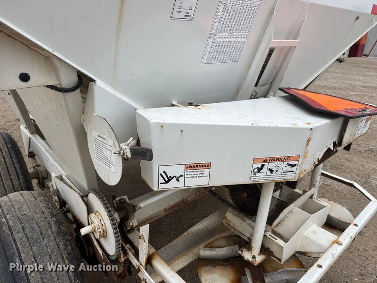 image for item ET1660 Willmar Super 500 spreader