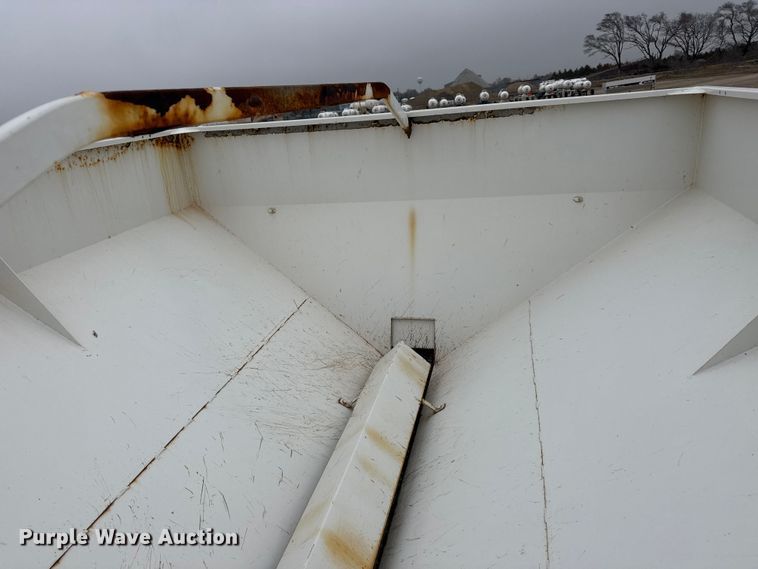 image for item ET1660 Willmar Super 500 spreader