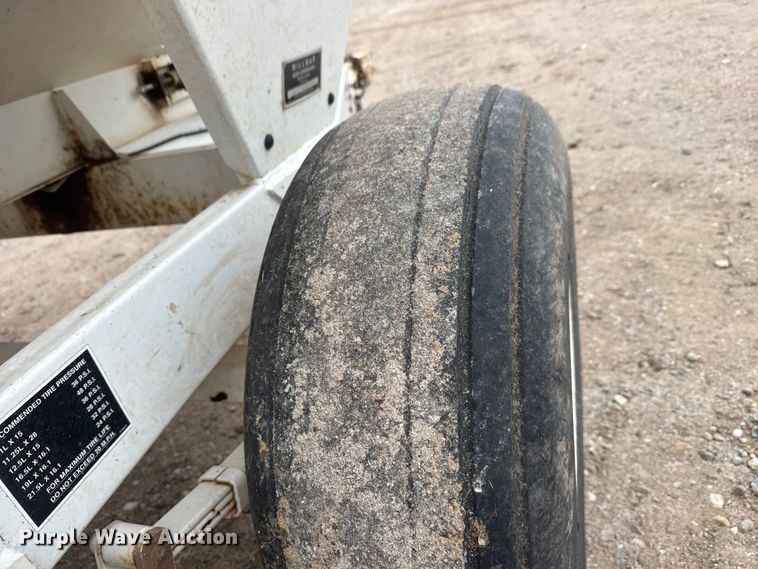 image for item ET1660 Willmar Super 500 spreader