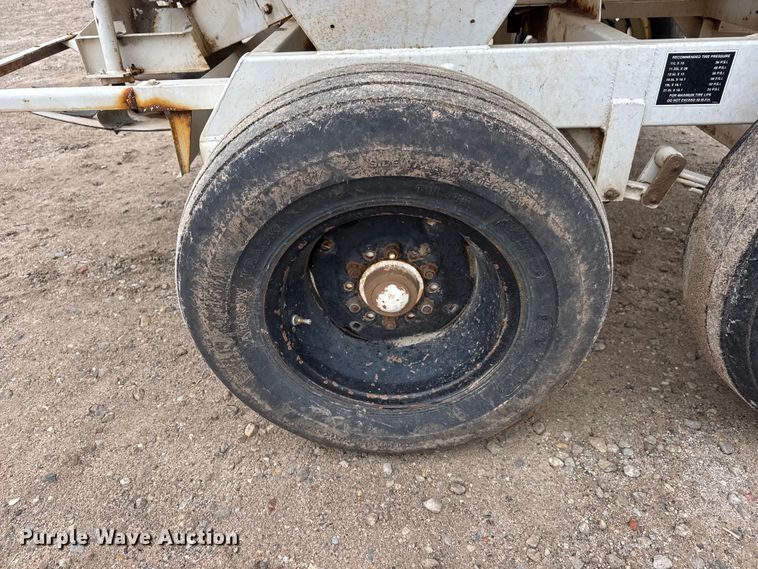 image for item ET1660 Willmar Super 500 spreader